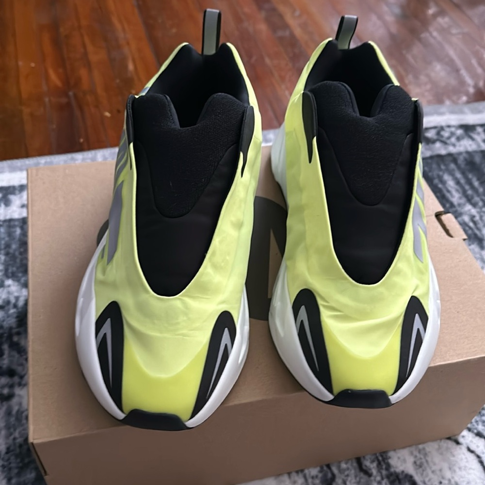 Yeezy 700 MNVN Laceless Phosphor- used 9.5 ❌SOLD❌